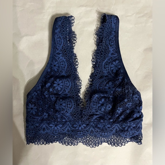 VICTORIA’S SECRET LACE BRALETTE - Picture 3 of 3